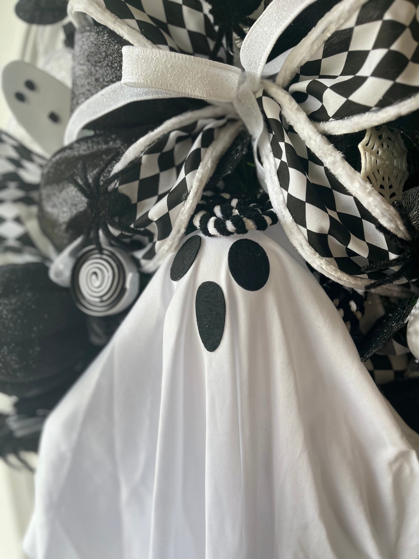 Light up black and white ghost wreath