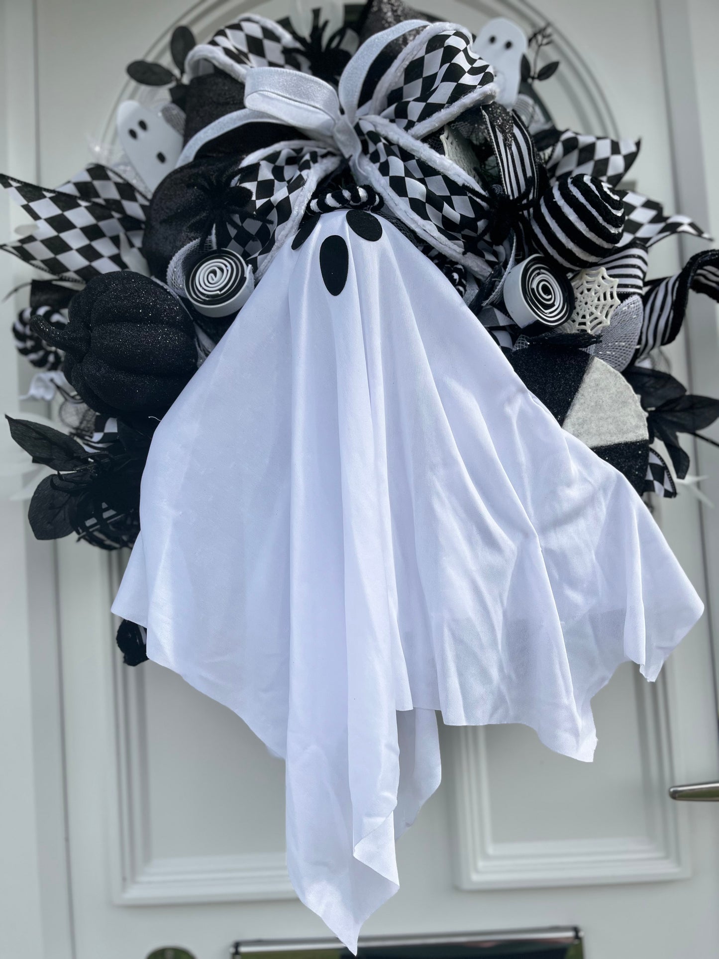 Light up black and white ghost wreath