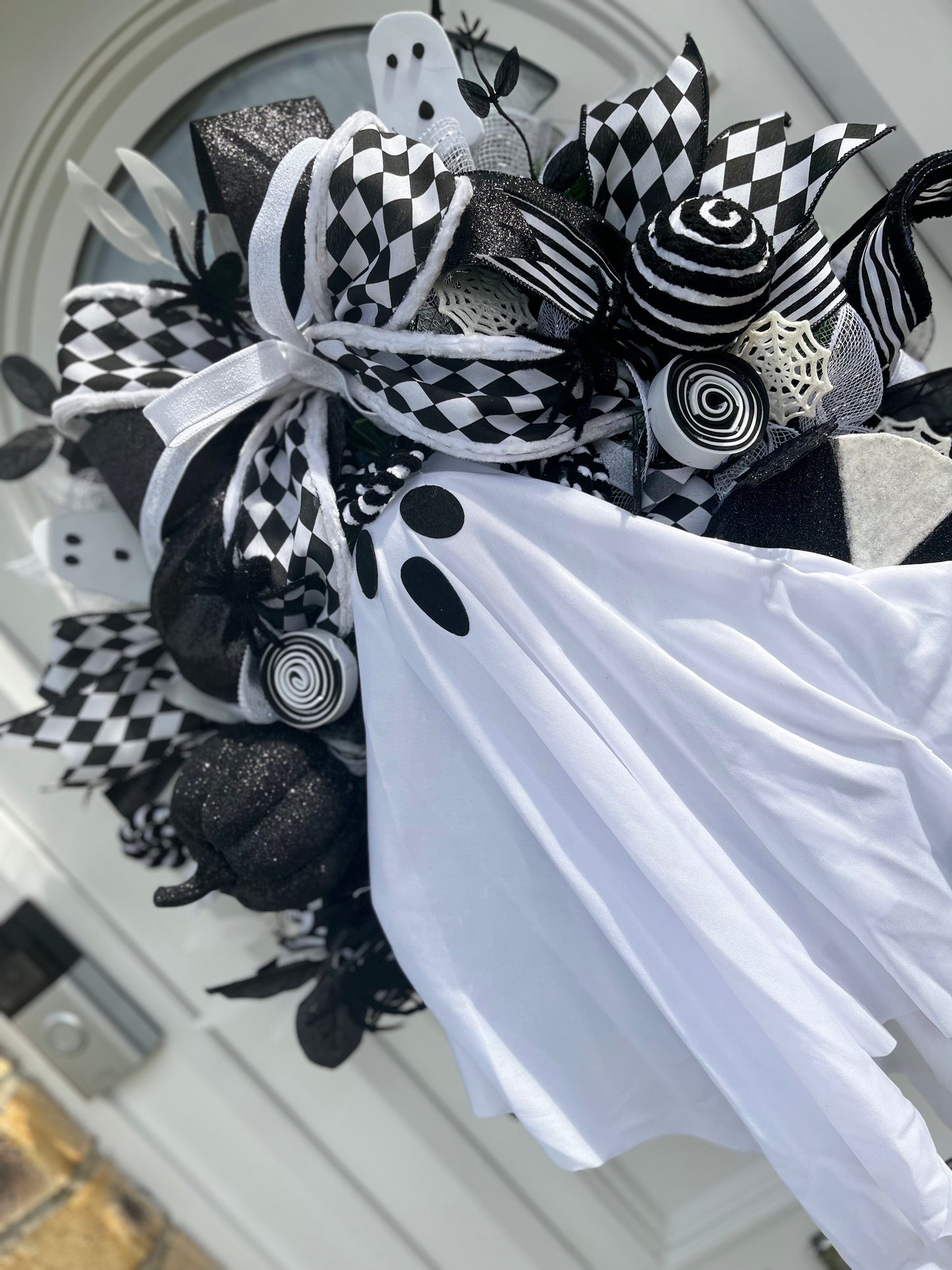 Light up black and white ghost wreath